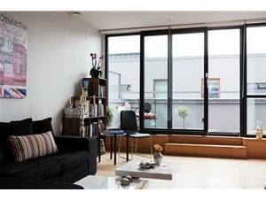 現(xiàn)代客廳平開(kāi)窗